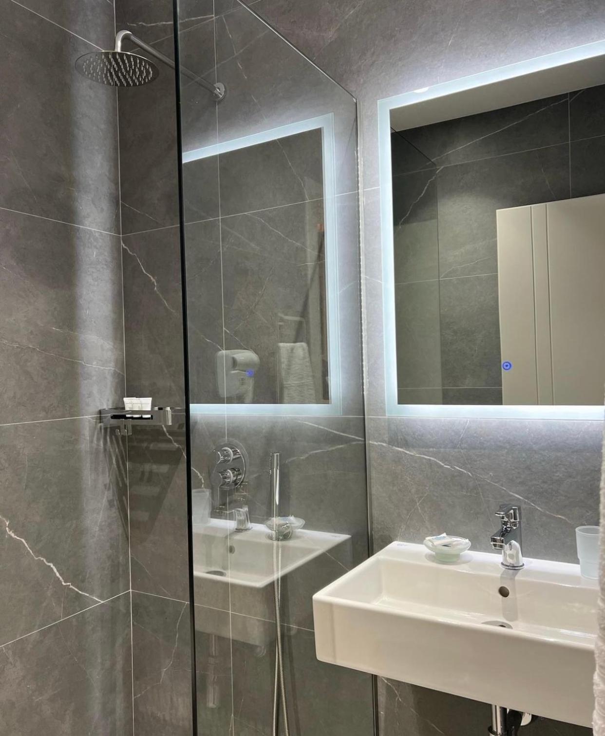 סרנדה Astoria Rooms מראה חיצוני תמונה